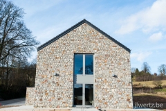construction d'une habitation - façade crépi et pierre